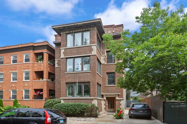 Exterior Front Entry - 824 W Gunnison St