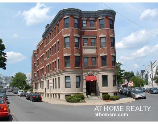 Building Photo - 100 Linden St