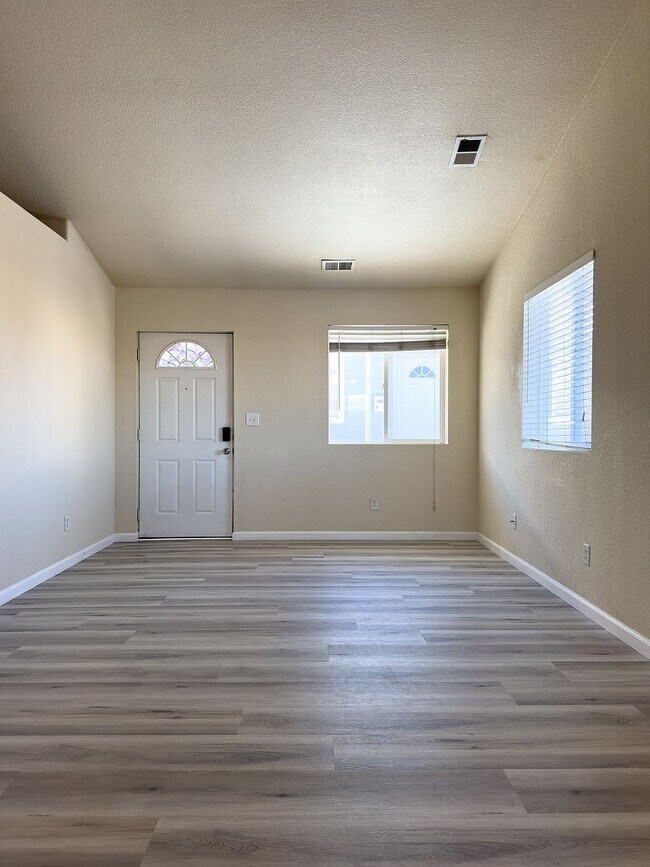 Foto del edificio - 3033 W Custer Pl