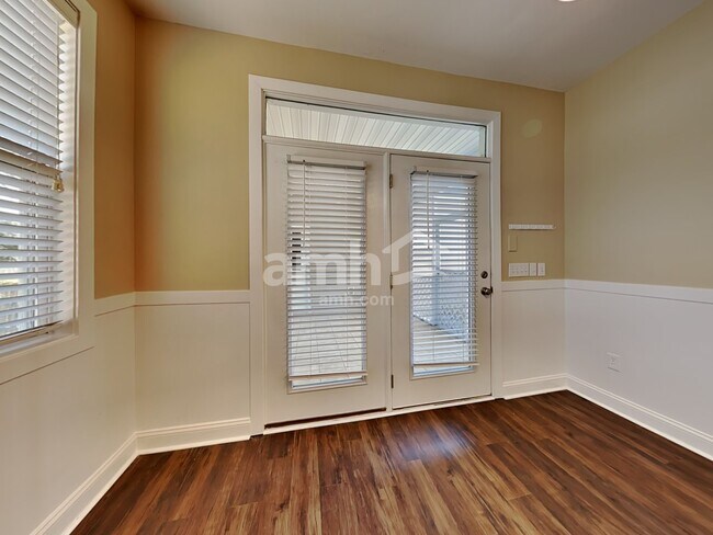 Foto del edificio - 1085 Moss Grove Dr