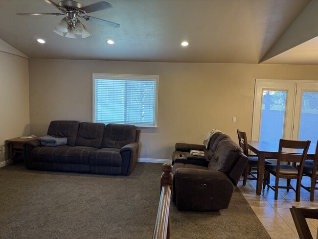 Building Photo - 236 Acord Way