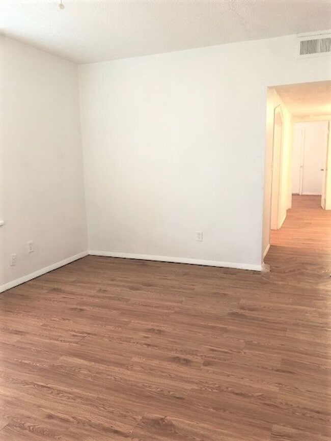 Building Photo - 1 BED 1 BATH COLLEGE HILL ADDITION