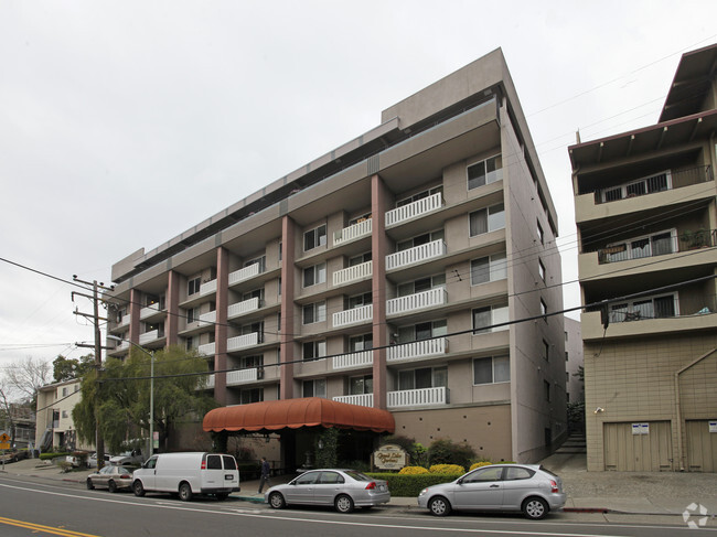 Building Photo - Grand Lake Gardens