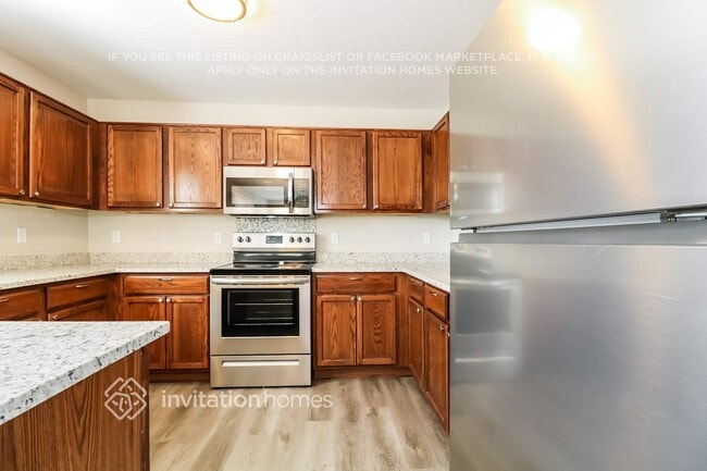 Building Photo - 718 S 223rd Dr