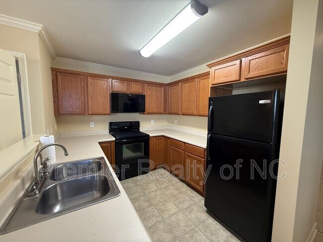 Foto del edificio - 607 Westpark Ct