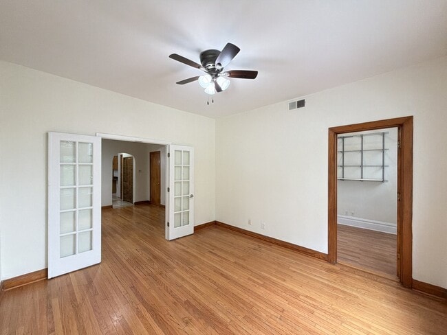 Building Photo - 1531 W Barry Ave