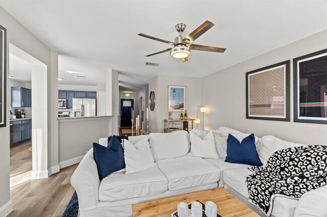 Building Photo - 1506 Woodstone S