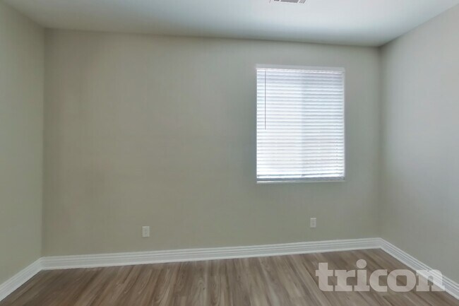 Foto del edificio - 9827 W Spinnaker Creek Ave