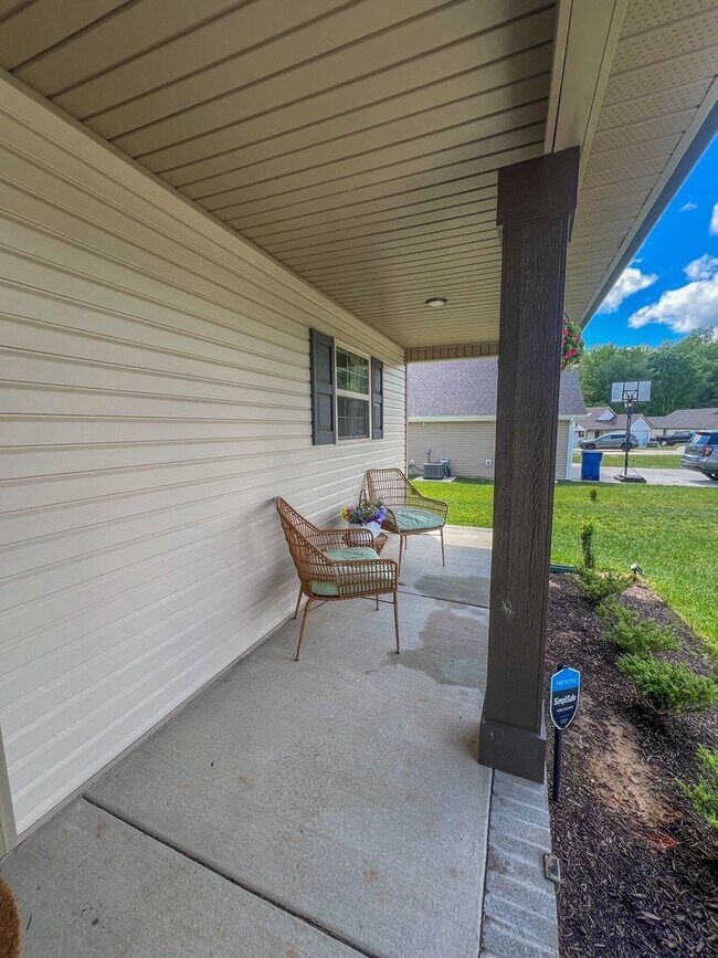 Building Photo - 702 Gleason Dr