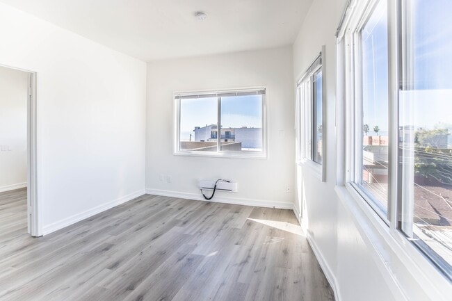 Building Photo - 39 Sunset Ave