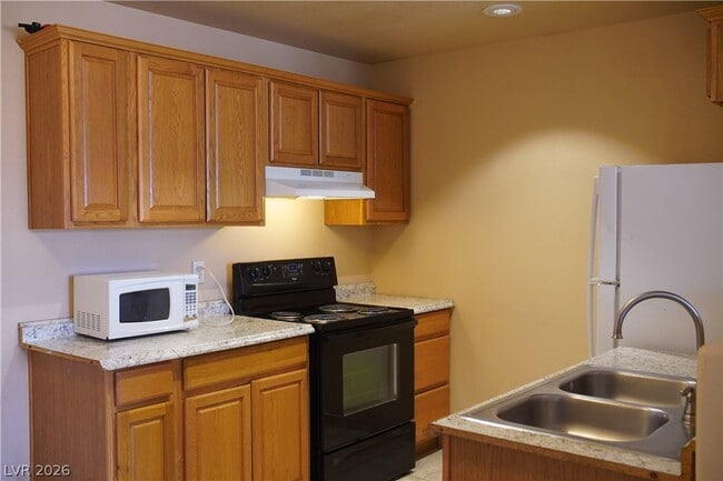 Building Photo - 506 Mckellar Cir
