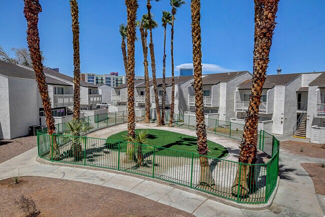 Building Photo - Solmere Las Vegas