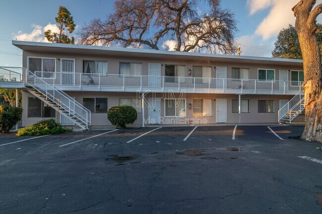 Building Photo - 3814 N California St