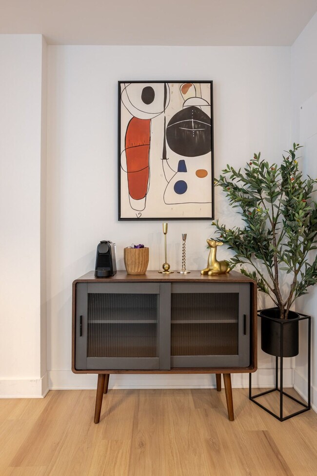Building Photo - 464 Rue Saint-François-Xavier-SI ID1601915P
