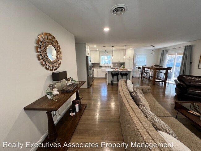 Building Photo - 4 br, 3 bath House - 408 Kendall Road