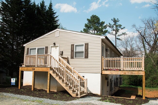 Building Photo - 324 Caroline Ave