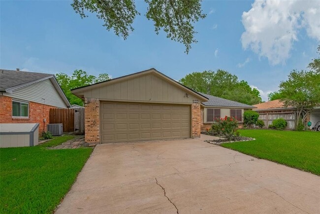 Building Photo - 2027 Briar Ridge Dr