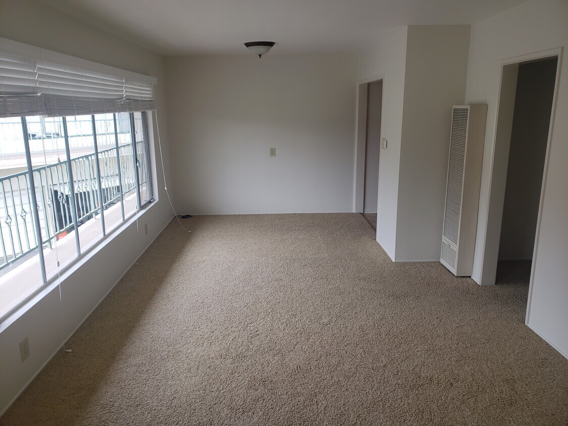 Living room - 519 Center St