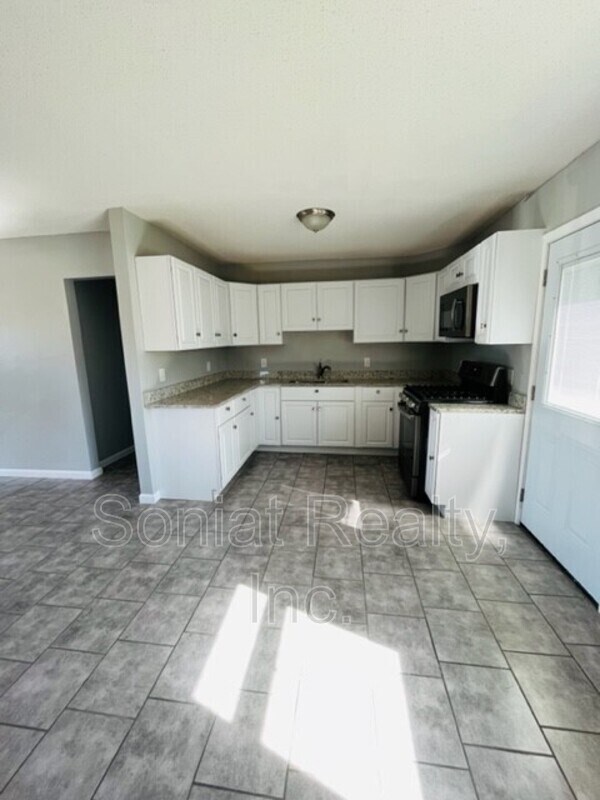 Building Photo - 1684 Lauradale Dr