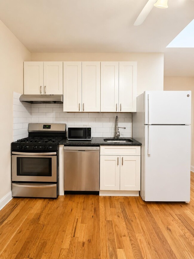Building Photo - 31 Hopkins Ave