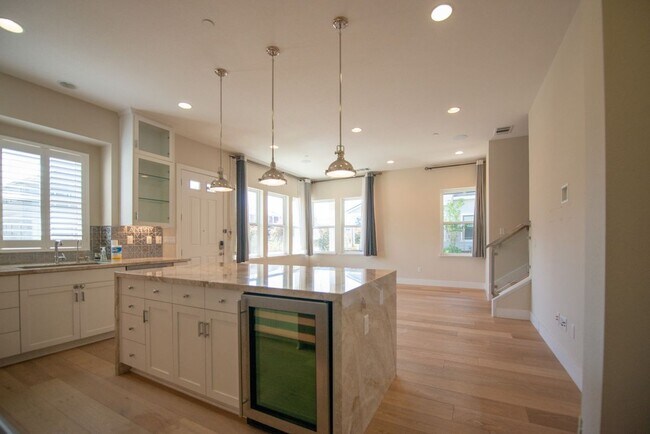 Building Photo - 218 Athena Ct