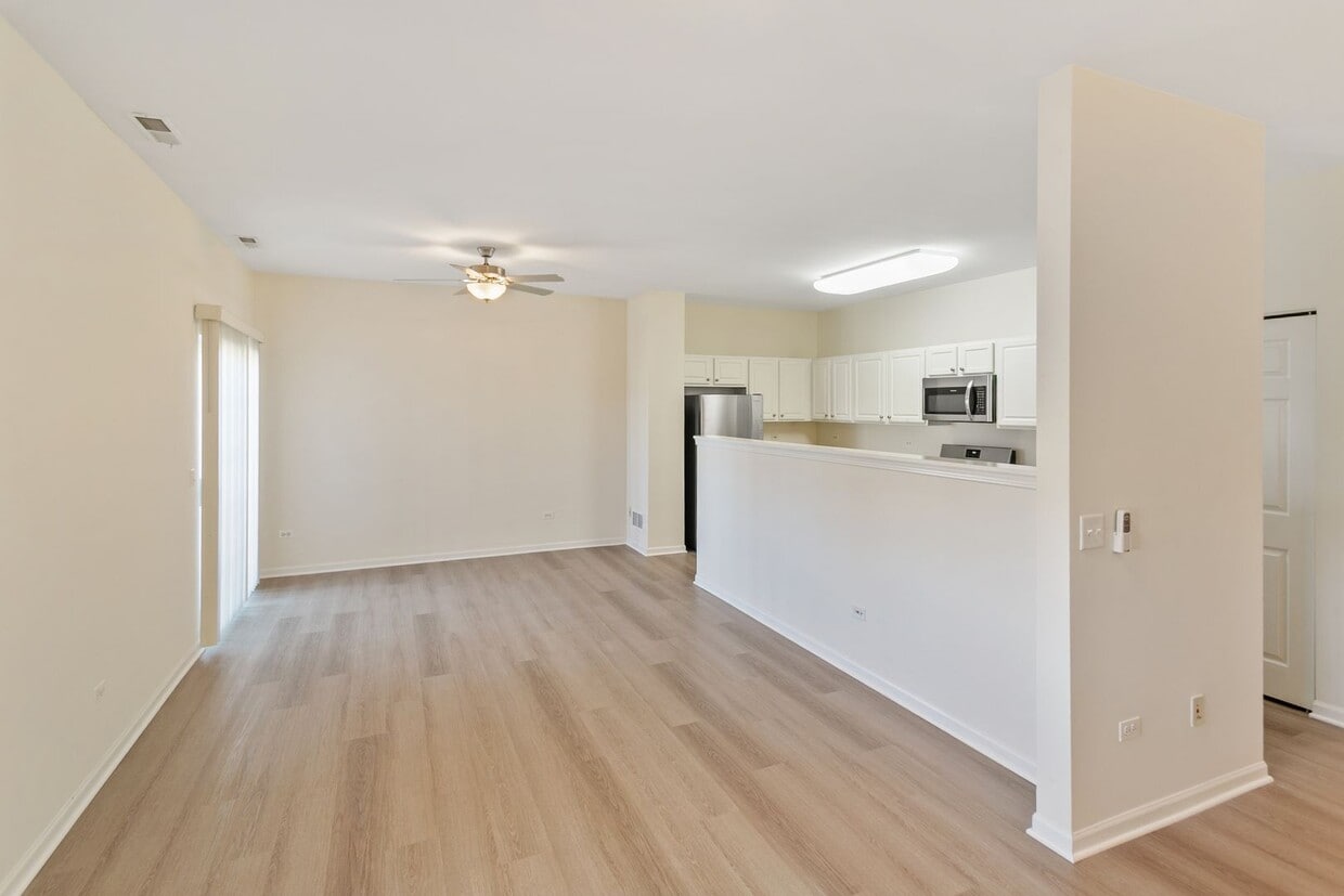 Building Photo - 2 Bedroom 2 Bath Townhouse in Grayslake