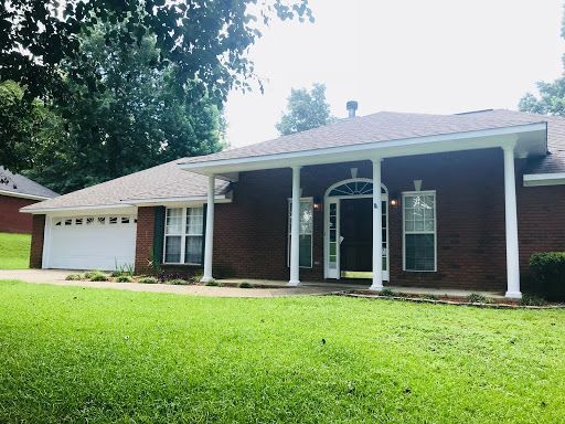 Primary Photo - 722 Lee Road 550