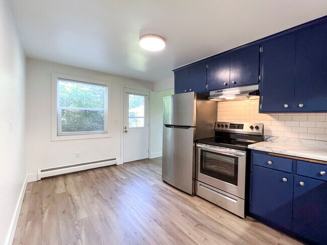 Kitchen eat-in area - 1651 10th Ave