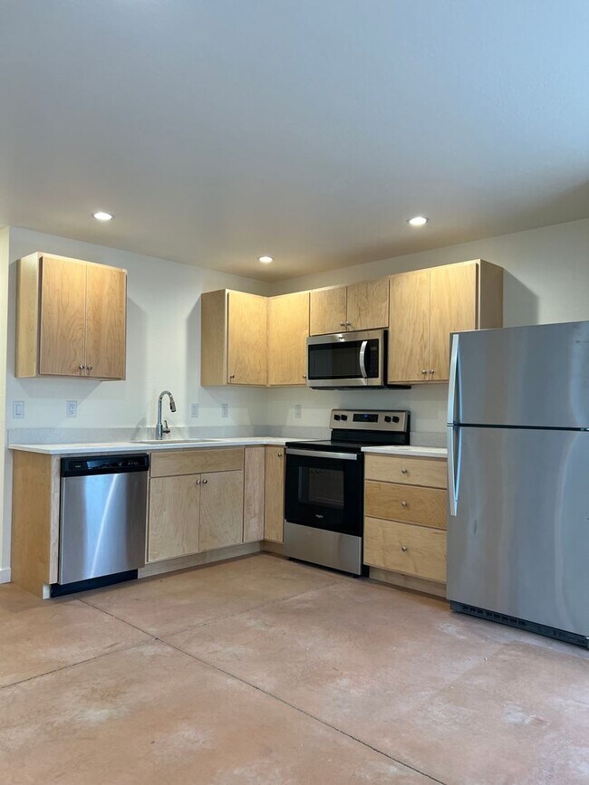Foto del edificio - Brand new one bedroom apartment in Central Medford | Available August!