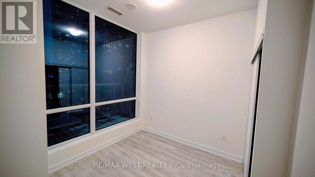 Building Photo - 15 Richardson St