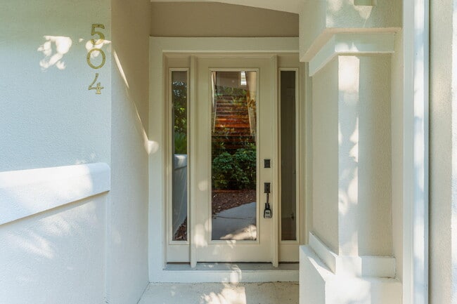 Building Photo - 4530 Golf Villa Ct