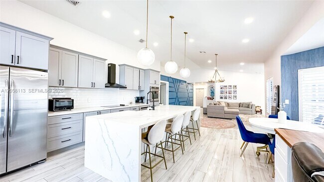 Foto del edificio - 18795 NW 24th Ct