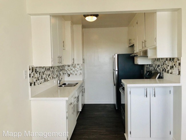 Building Photo - 5642 South La Brea Ave