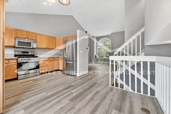 Foto del edificio - Spacious Home with Central AC and Gas Fire...