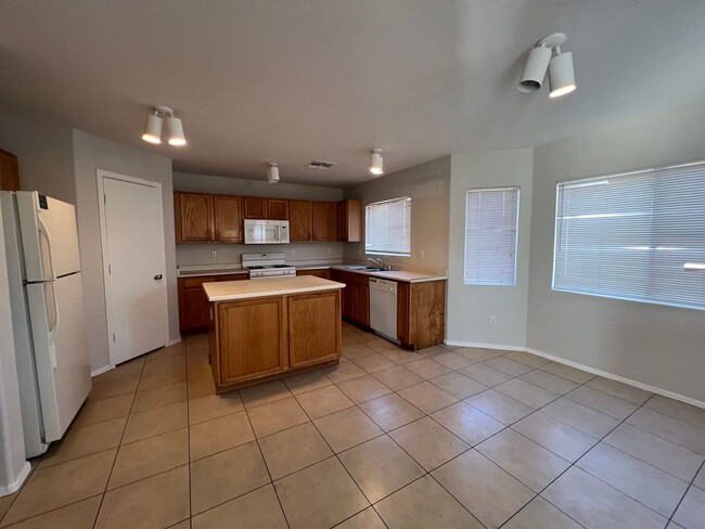 Foto del edificio - 1776 square foot 3 Bedroom home in El Mirage