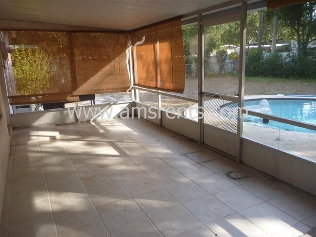 Foto del edificio - 3704 Chelsea St