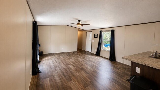 Foto del edificio - 16456 NE 35th Avenue Rd