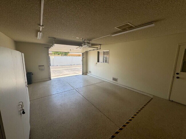 Foto del edificio - 16639 N 103rd Ave