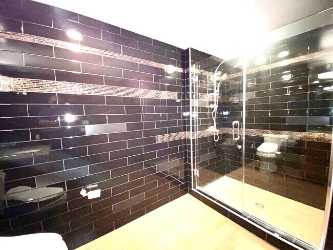 Building Photo - 418 E Las Tunas Dr
