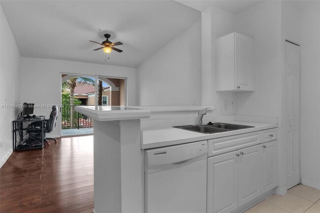 Building Photo - 6841 SW 44th St