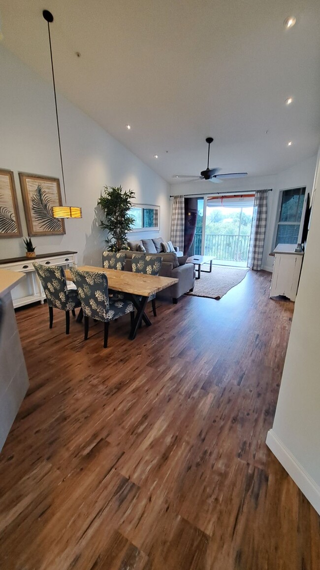 Building Photo - 15256 Riverbend Blvd