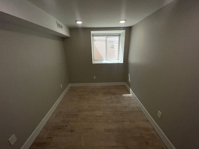 Building Photo - Newly Renovated 5 Bedroom w/ Washer Dryer