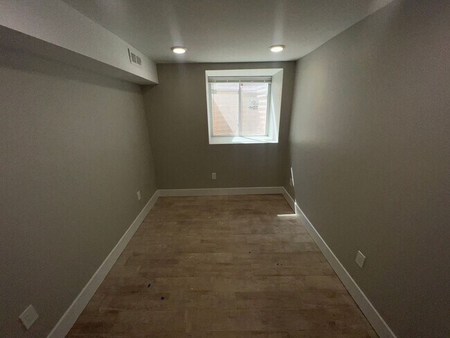 Foto del edificio - Newly Renovated 5 Bedroom w/ Washer Dryer