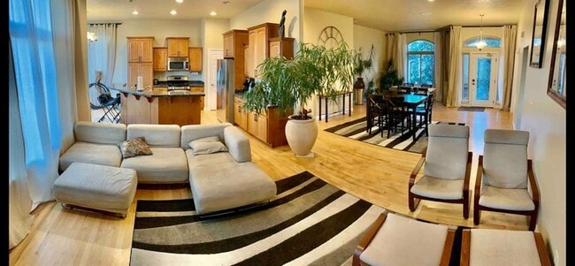 Building Photo - 2032 Eagle Crest Dr