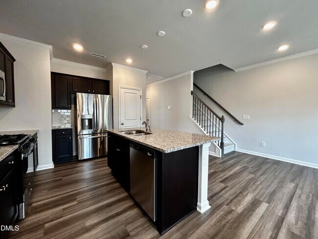 Foto del edificio - 154 Paramount Dr