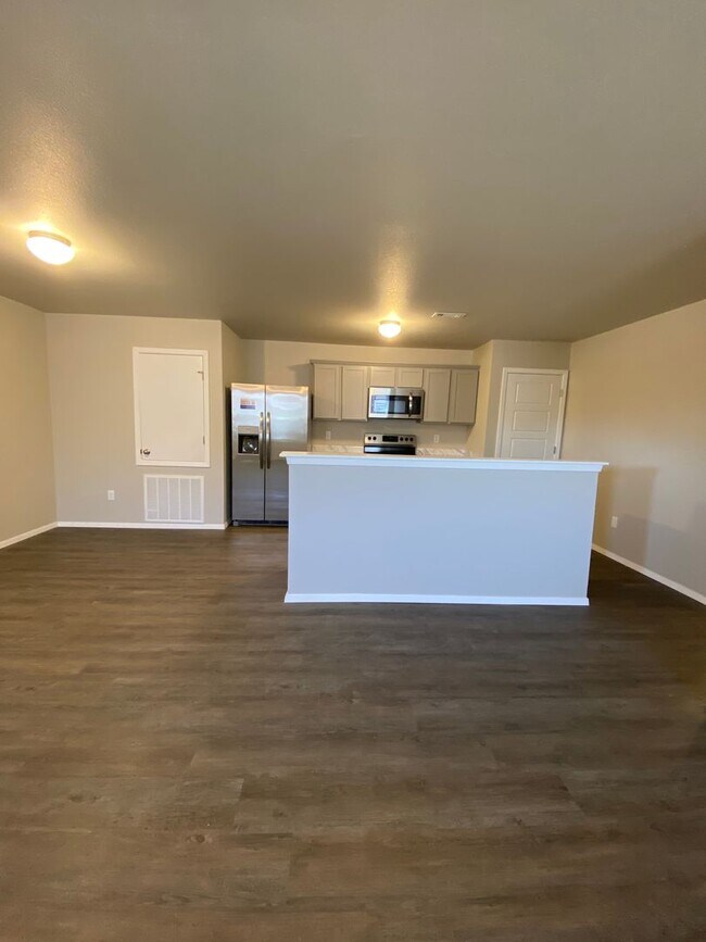 Foto del edificio - *Pre-leasing* Three Bedroom | Two Bathroom...