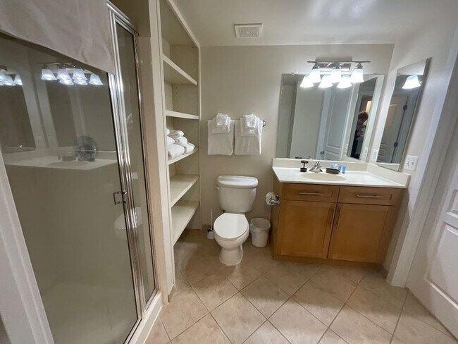 Foto del edificio - 1321 S Elm St