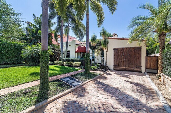 Building Photo - 736 Biscayne Dr