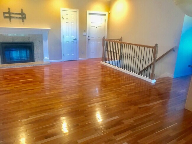 Building Photo - Great West Bellevue House for Rent