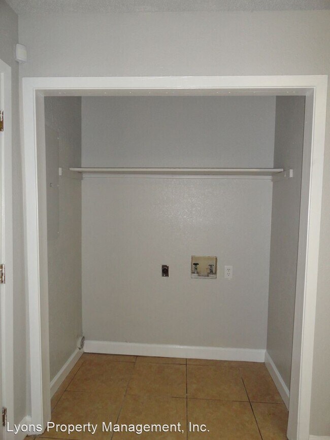 Building Photo - 2 br, 1.5 bath House - 1714 TONI TER